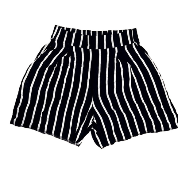 H&M black and white striped flowy shorts - Picture 1 of 4
